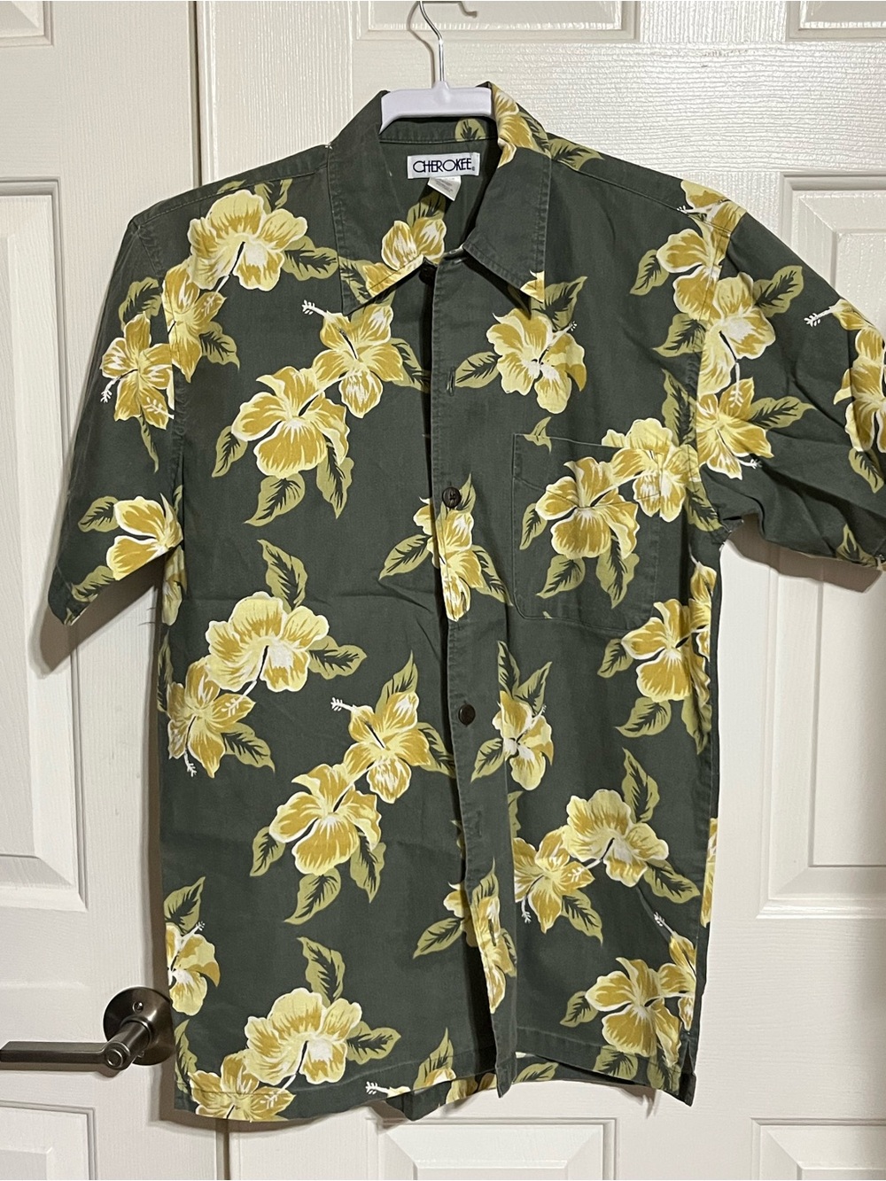 Cherokee Olive Green Short-Sleeve Floral Button-Up
15-07